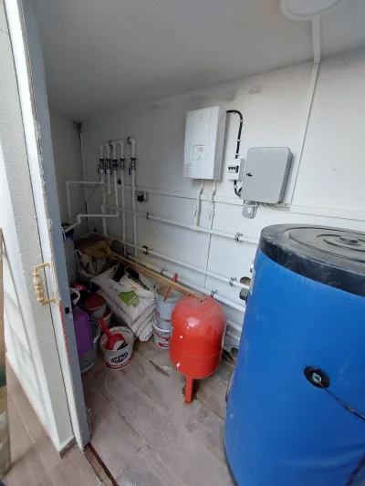 Tesisat odası: kombi, genleşme tankı ve boyler bağlantıları